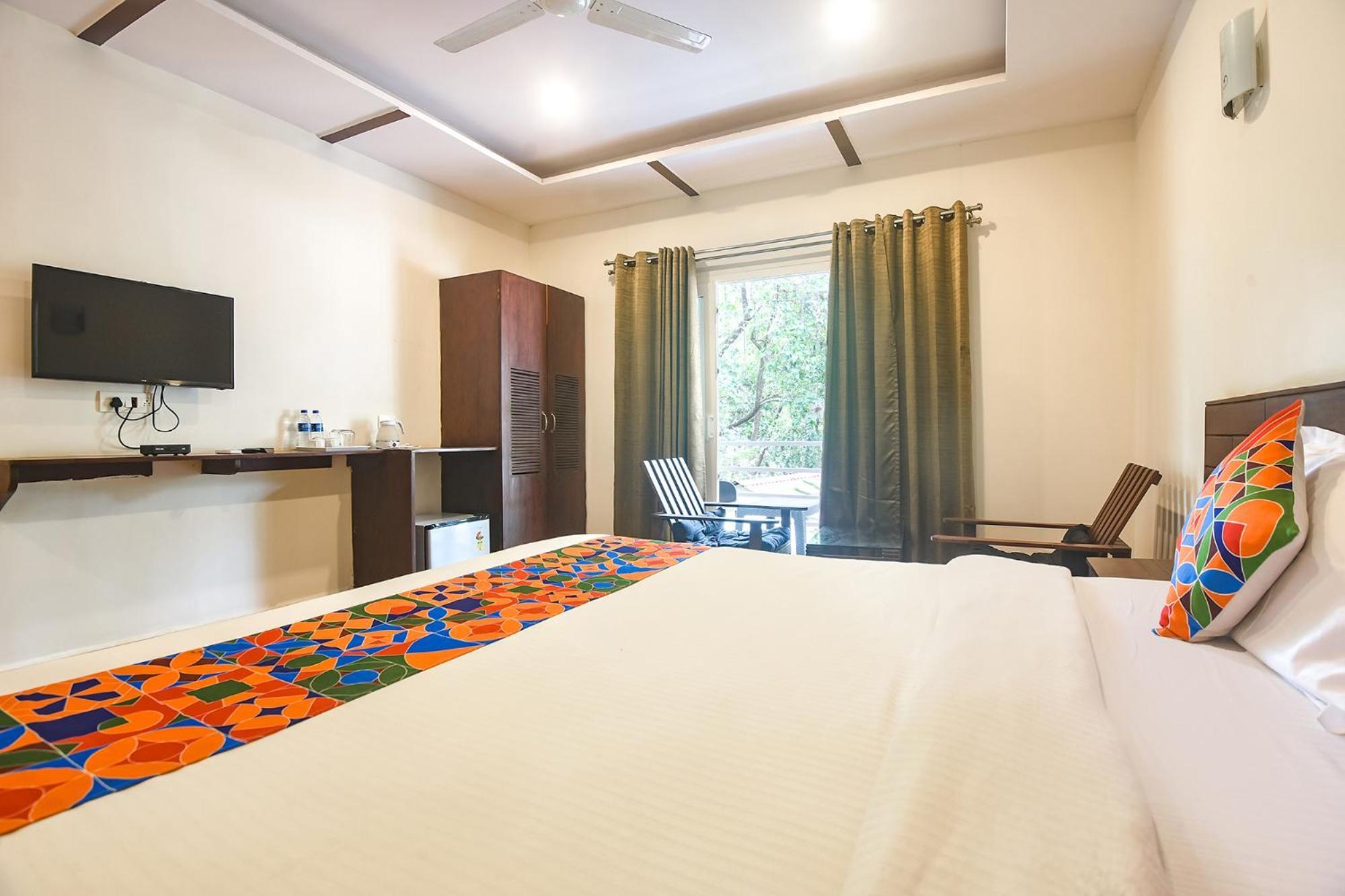 Fabhotel La Volga - Nr Morjim Beach Экстерьер фото