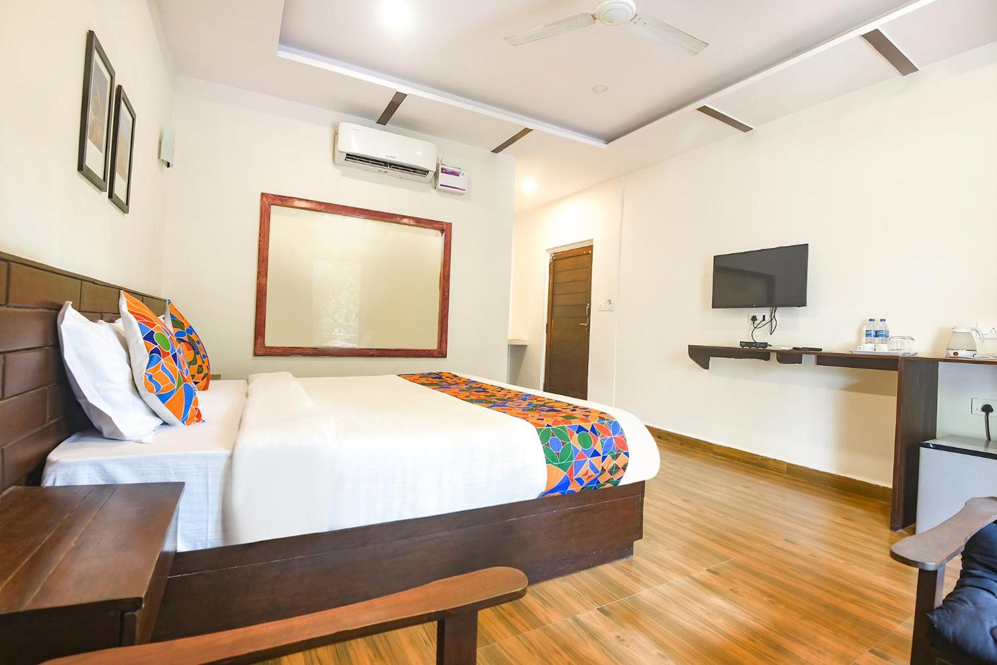 Fabhotel La Volga - Nr Morjim Beach Экстерьер фото