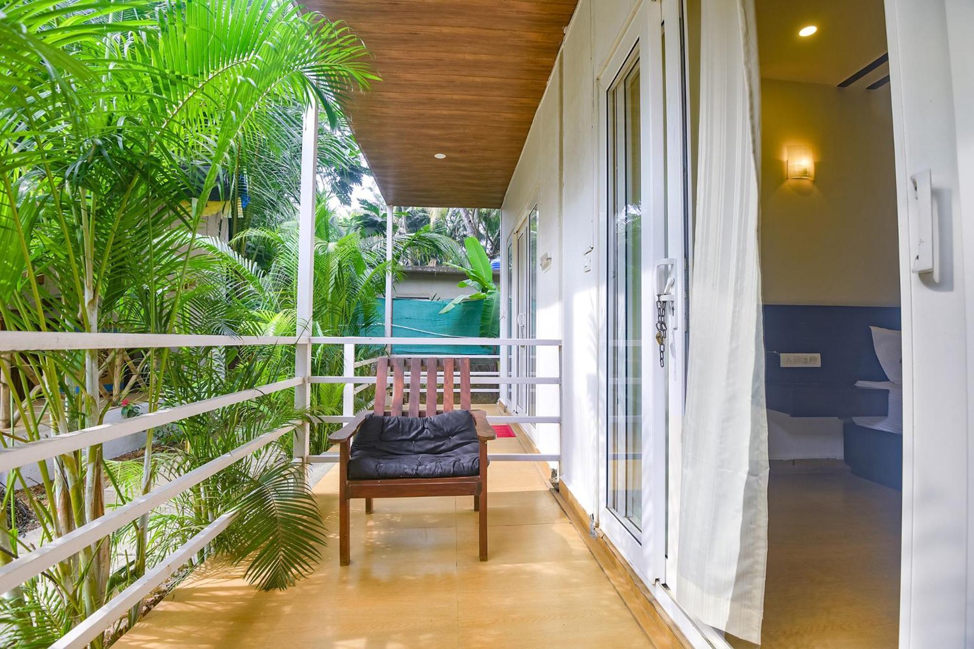 Fabhotel La Volga - Nr Morjim Beach Экстерьер фото