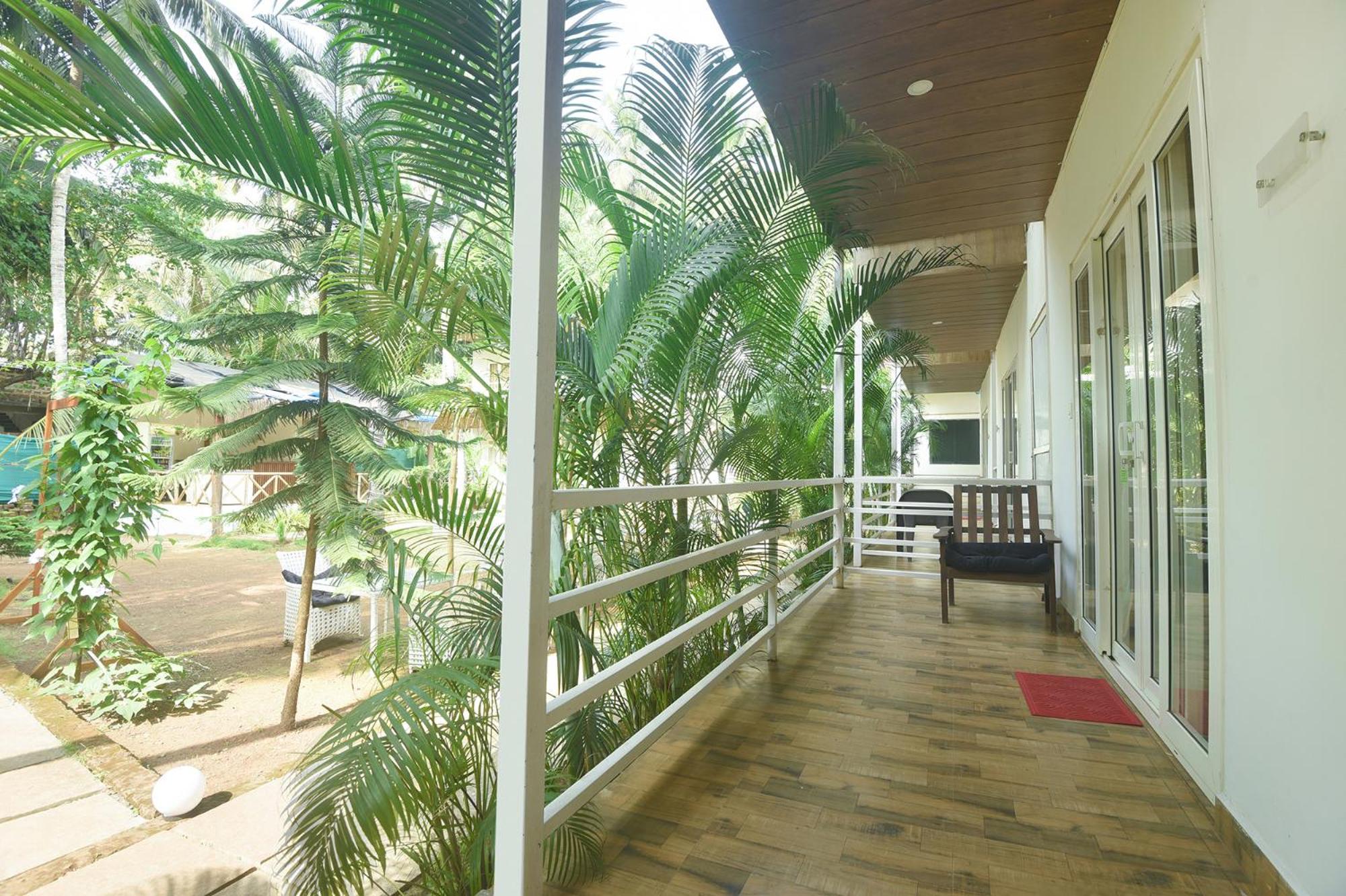 Fabhotel La Volga - Nr Morjim Beach Экстерьер фото